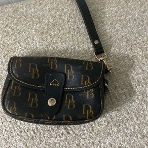 Dooney & Bourke clutch